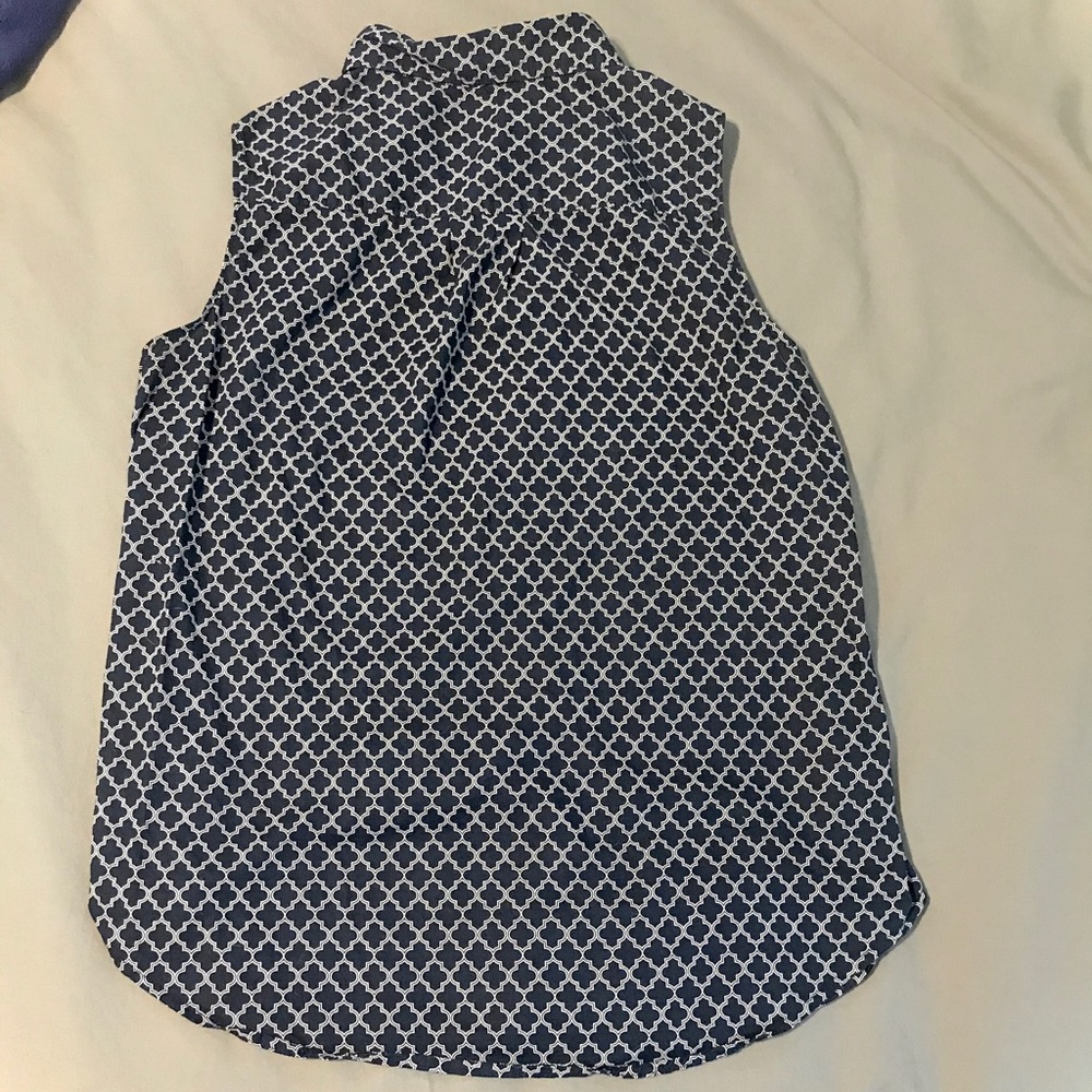 Navy Blue Sleeveless Button Down Top - Picture 2 of 3